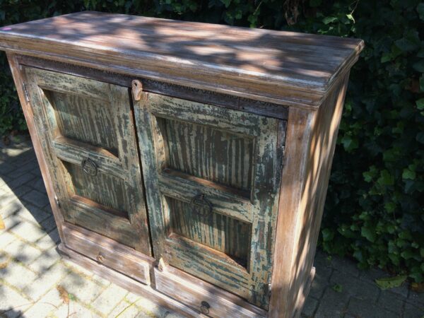Brocante kast India