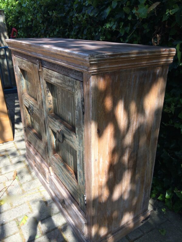 Brocante kast India
