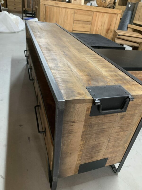 Audiomeubel mango industrieel