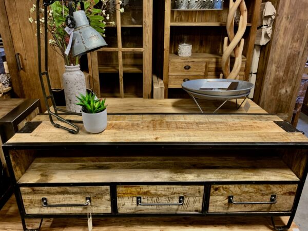 Audiomeubel 150cm industrieel