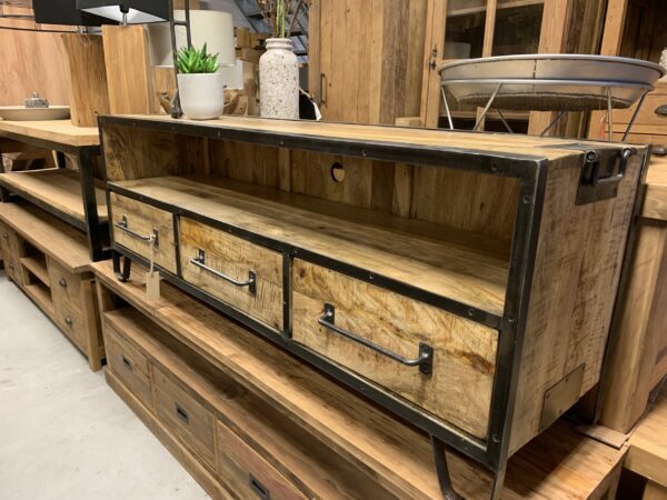 Audiomeubel 150cm industrieel